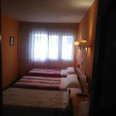 Hotel Paris *